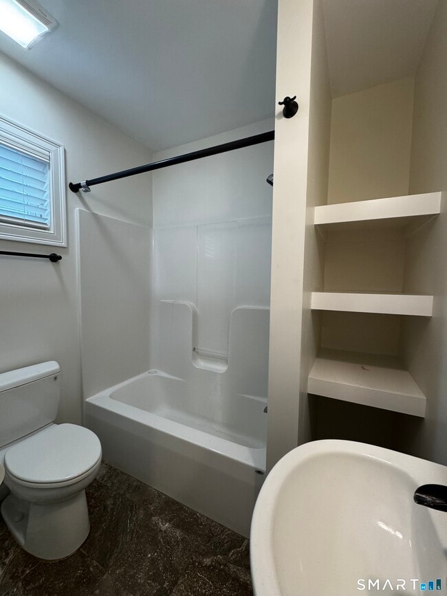 Building Photo - 25 Lester Ave