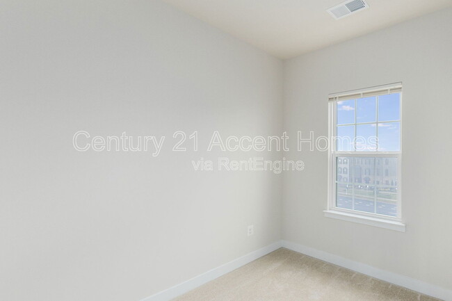 Building Photo - 14020 Sunrise Valley Dr