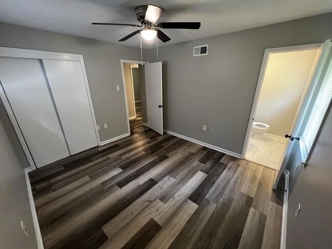Building Photo - 3424 Gladstone Cove