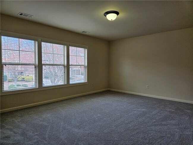 Building Photo - 3155 Stonecrest Dr