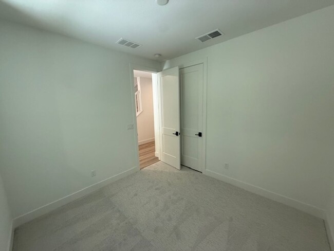 Building Photo - Brand New Townhome in Moonstone Community ...