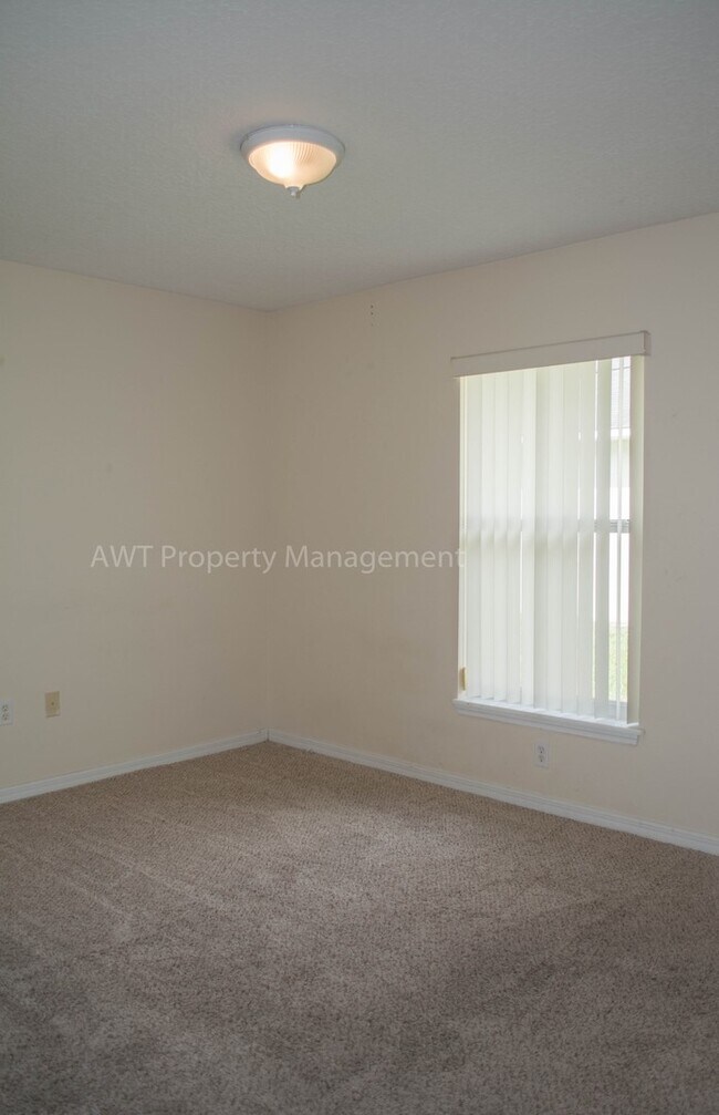Building Photo - 90a Farmsworth Dr