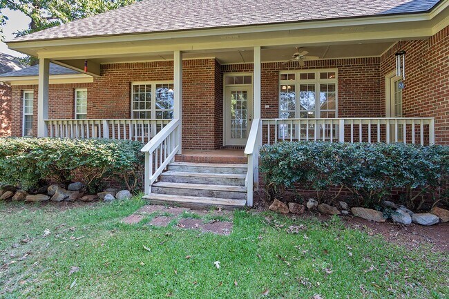 Building Photo - 55 Hickory Ln