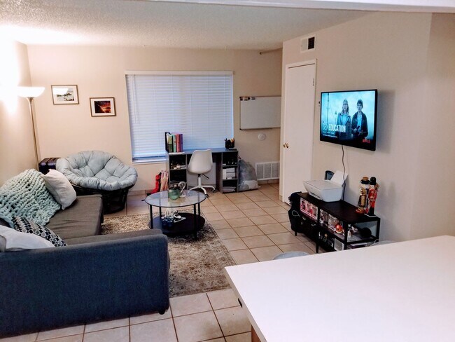Building Photo - 1 Bed, 1 Bath. Condo! Next to the Heart of NAU Campus!  - Students & Cats OK!! NO Dogs! Avail. Ma...