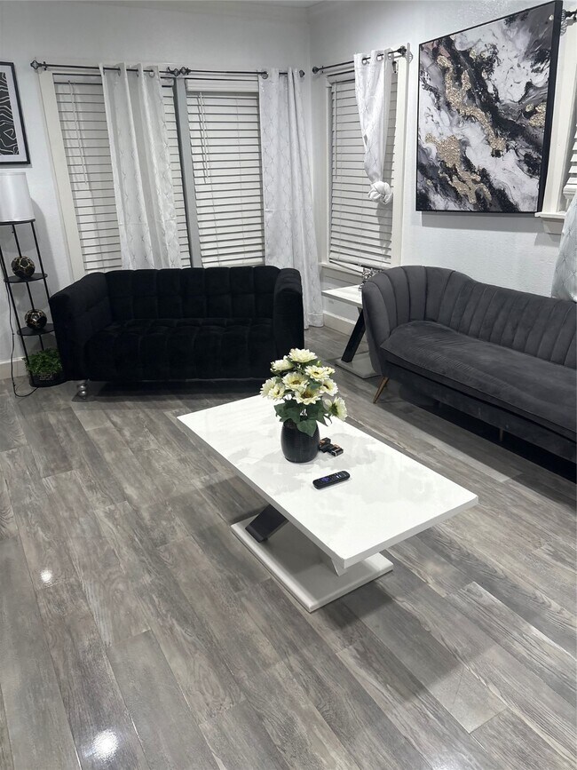 Building Photo - 3021 Gray St