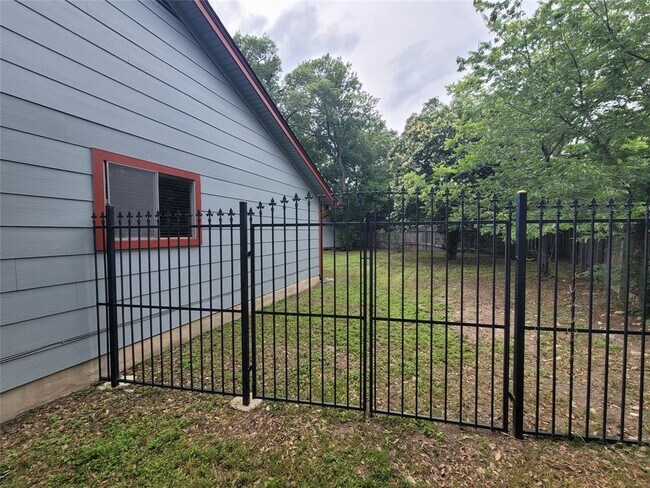 Building Photo - 501 Mountain Laurel Dr