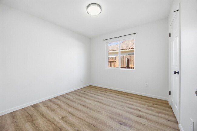 Building Photo - SILVERCREEK BEAUTY !!!  APPLICATION PENDING!!