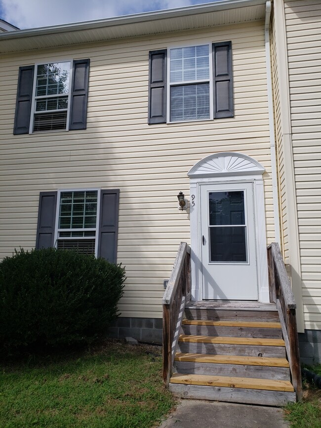 Primary Photo - 95 Dumot Ct