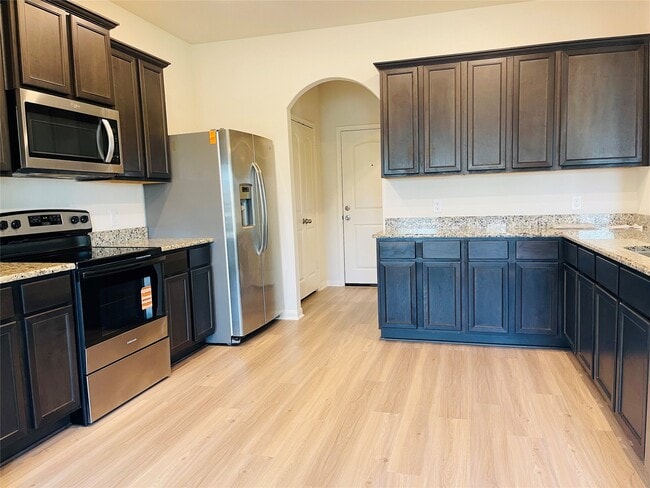 Building Photo - 11042 Hillside Creek Dr