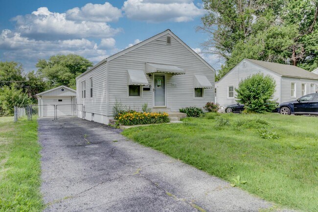 Building Photo - 8015 Aline Ave