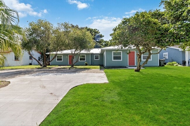Building Photo - MOVE IN SPECIAL-Beautiful Newly Renovated 2/1 Duplex in St. Cloud - No HOA