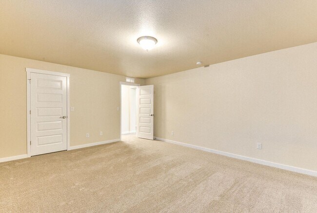 Building Photo - Beautiful 5 bed 3 bath home in the Pelican...