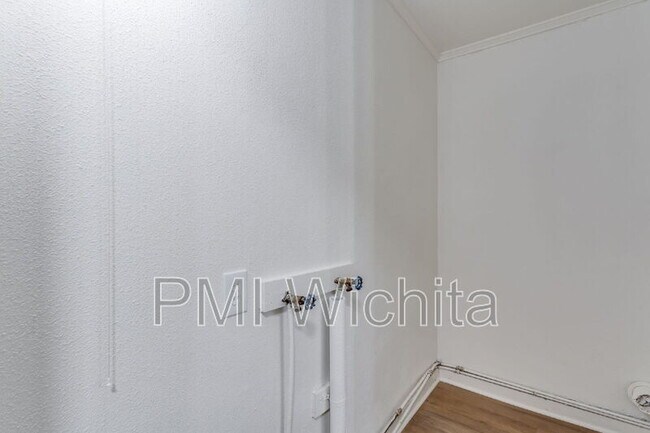 Building Photo - 4309 E Lincoln St