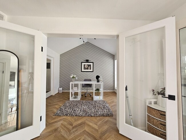 Building Photo - SPACIOUS LUXURY HOME WITH IN-LAW SUITE! [F...