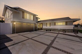 Building Photo - Modern Indoor / Outdoor Living with Resort-Style Yard & Bonus Suite