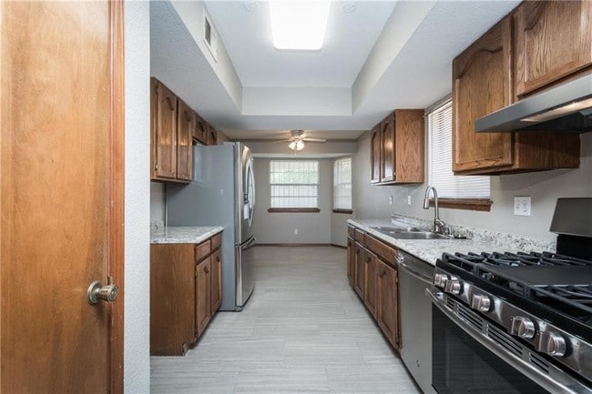 Building Photo - 701 El Parque Dr