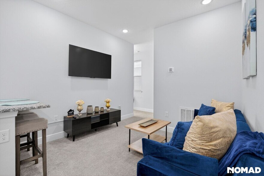 Building Photo - 10322 Marconi Ave