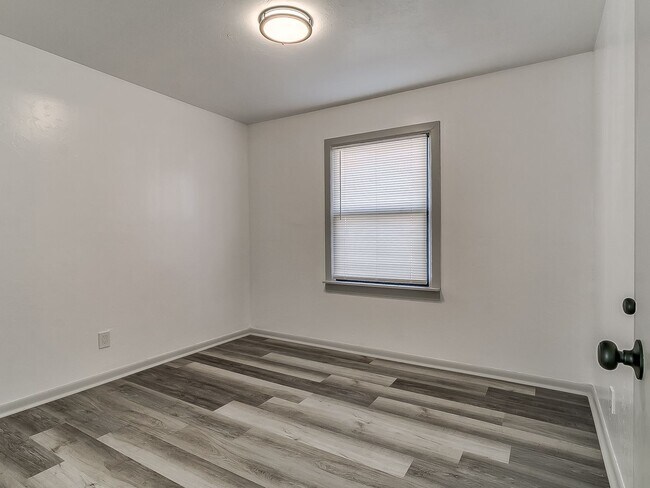 Building Photo - Newly Remodeled 3 Bedroom Home