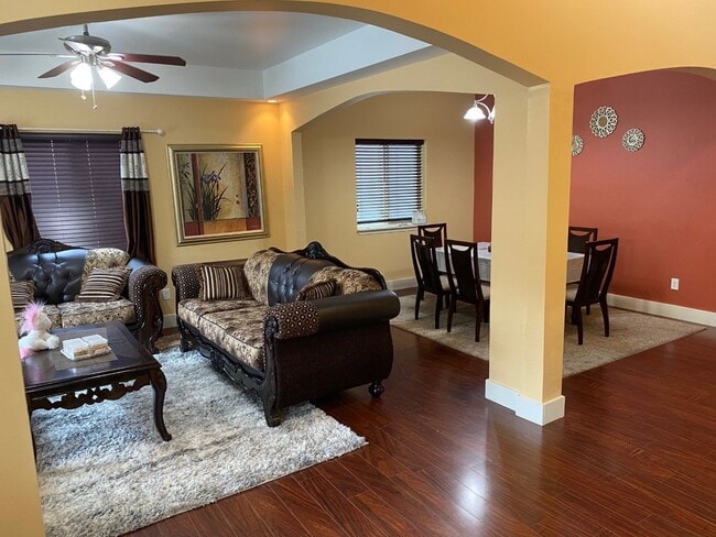 Building Photo - 5-Bedroom Home Located in Barkley Neighborhood