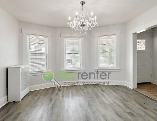 Building Photo - No Broker Fee! Bright & Spacious 3-Bed, 2-...