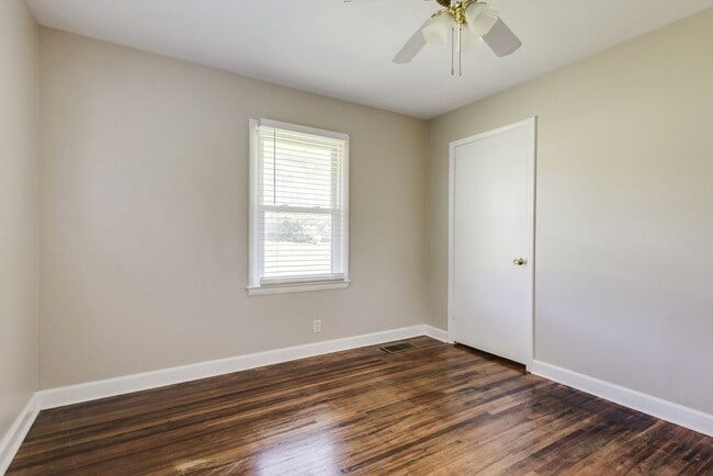 Building Photo - 6215 Laredo Ave