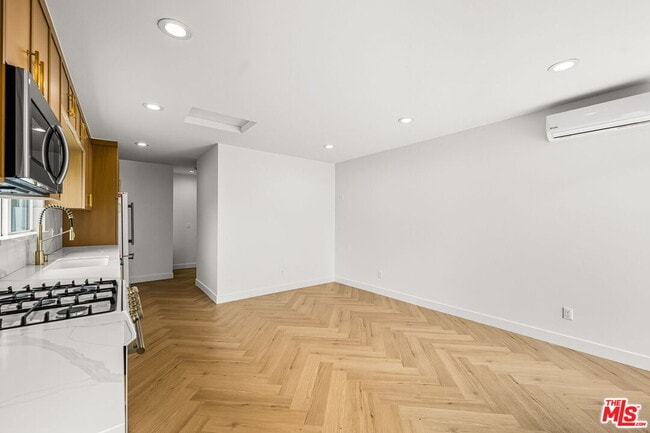 Building Photo - 6327 Babcock Ave