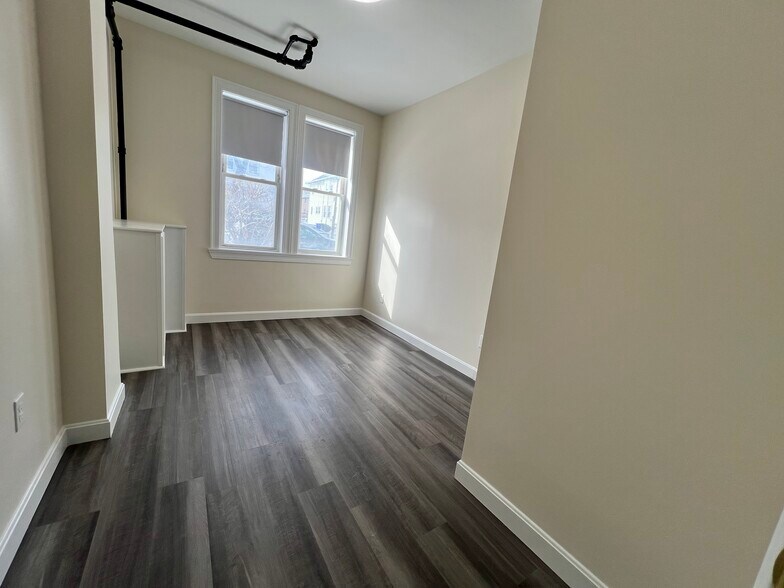 Building Photo - 120 Washington St