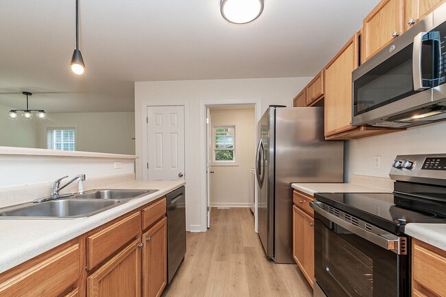 Building Photo - Charming & Spacious 3-Bed Townhouse with 2.5 Baths on Stadium Drive in Wake Forest!