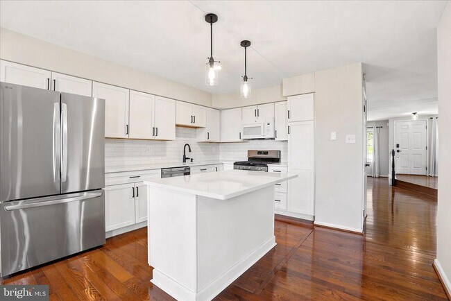 Building Photo - 706 Andover Ct