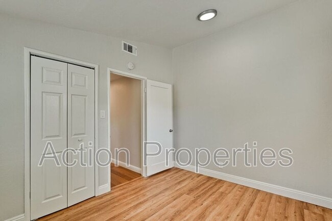 Building Photo - 1125 Burgoyne St