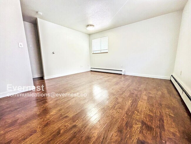 Building Photo - 1305 Burton Ct