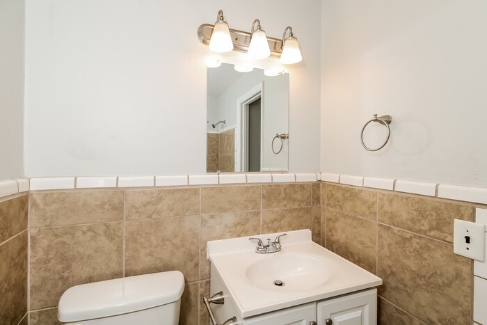 Building Photo - 1513 Omega Dr