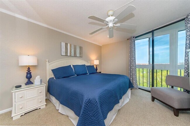 Building Photo - 900 Cove Cay Dr