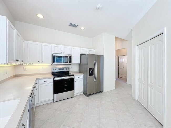 Building Photo - 4874 Sabal Lake Cir