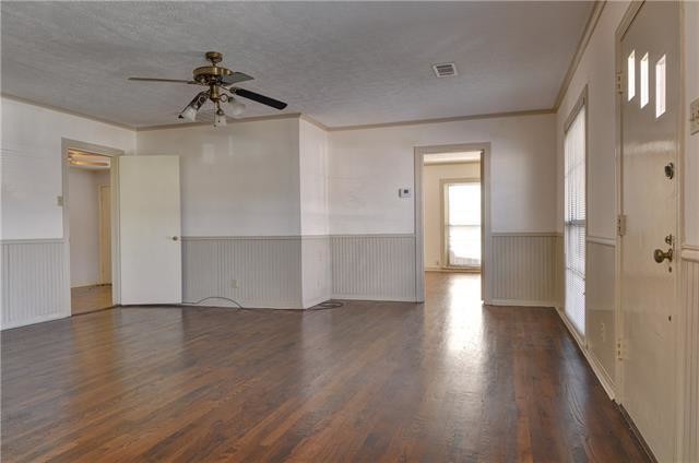 Living room - 6950 Hillcrest Ave