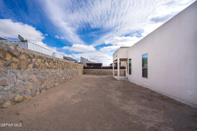 Building Photo - 252 Emerald Sun Dr