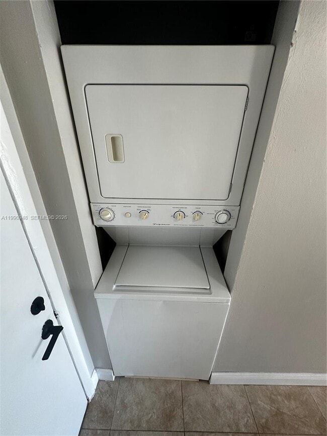 Building Photo - 6565 W 26th Dr