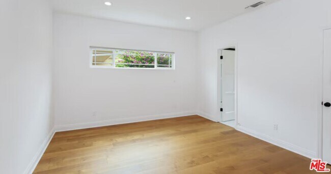 Building Photo - 5411 Willis Ave