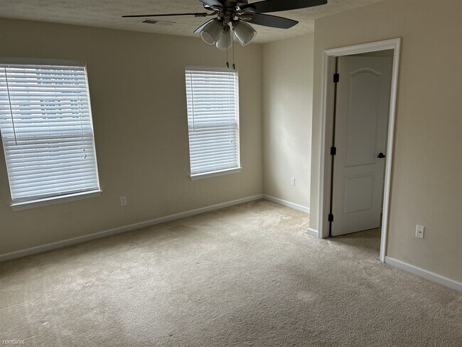 Building Photo - 4 br, 3.5 bath Townhome - 120 Robert Street