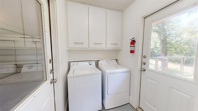 Building Photo - 203 W Brookside Dr