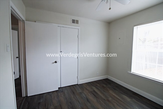 Building Photo - 5833 Westhaven Dr