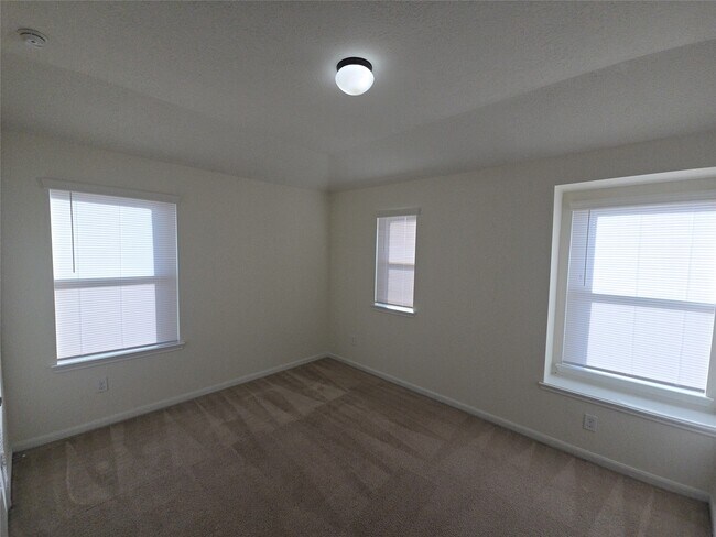 Building Photo - 11722 Wren Crossing Dr