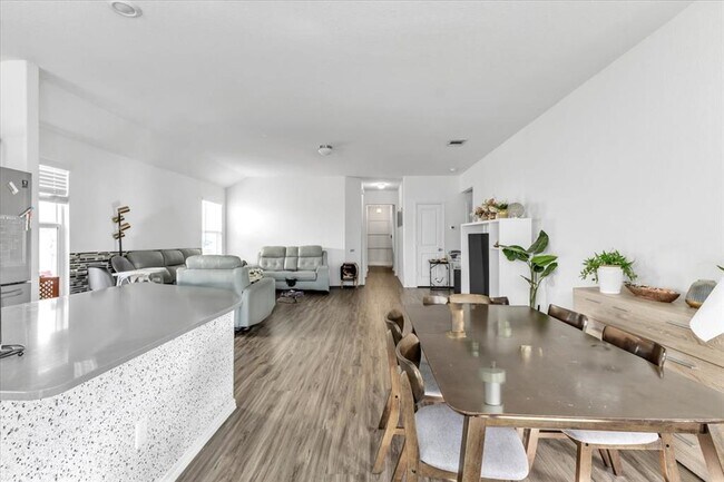 Building Photo - 6013 Amalea Ln