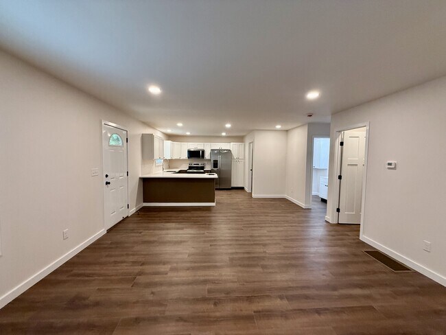 Building Photo - 137 Luke Martin Ln