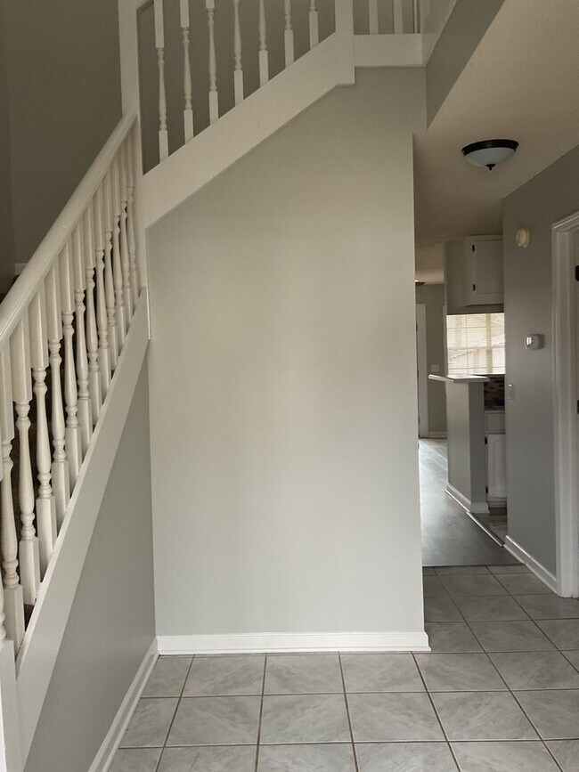 Building Photo - Briarwood West!!  LVP In Living Room!!