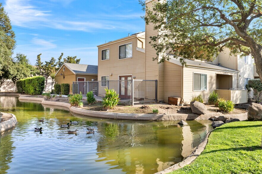 Building Photo - 7675 N 1st St