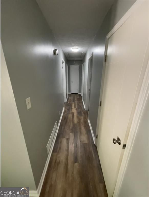 Building Photo - 19 Oak Hill Dr