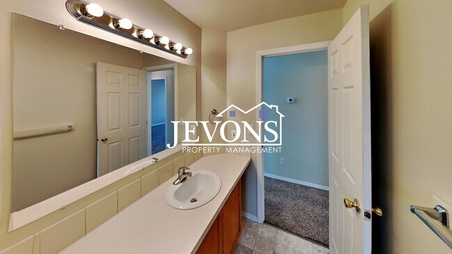 Building Photo - Enjoy this beautiful West Valley home with...
