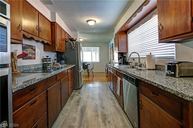 Building Photo - 2108 S 6th St