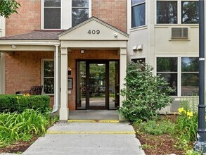 Building Photo - 2BD/1BA Condo at City's Edge, South Burlin...